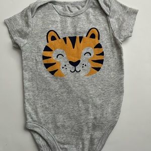 Onesie 6-12 months